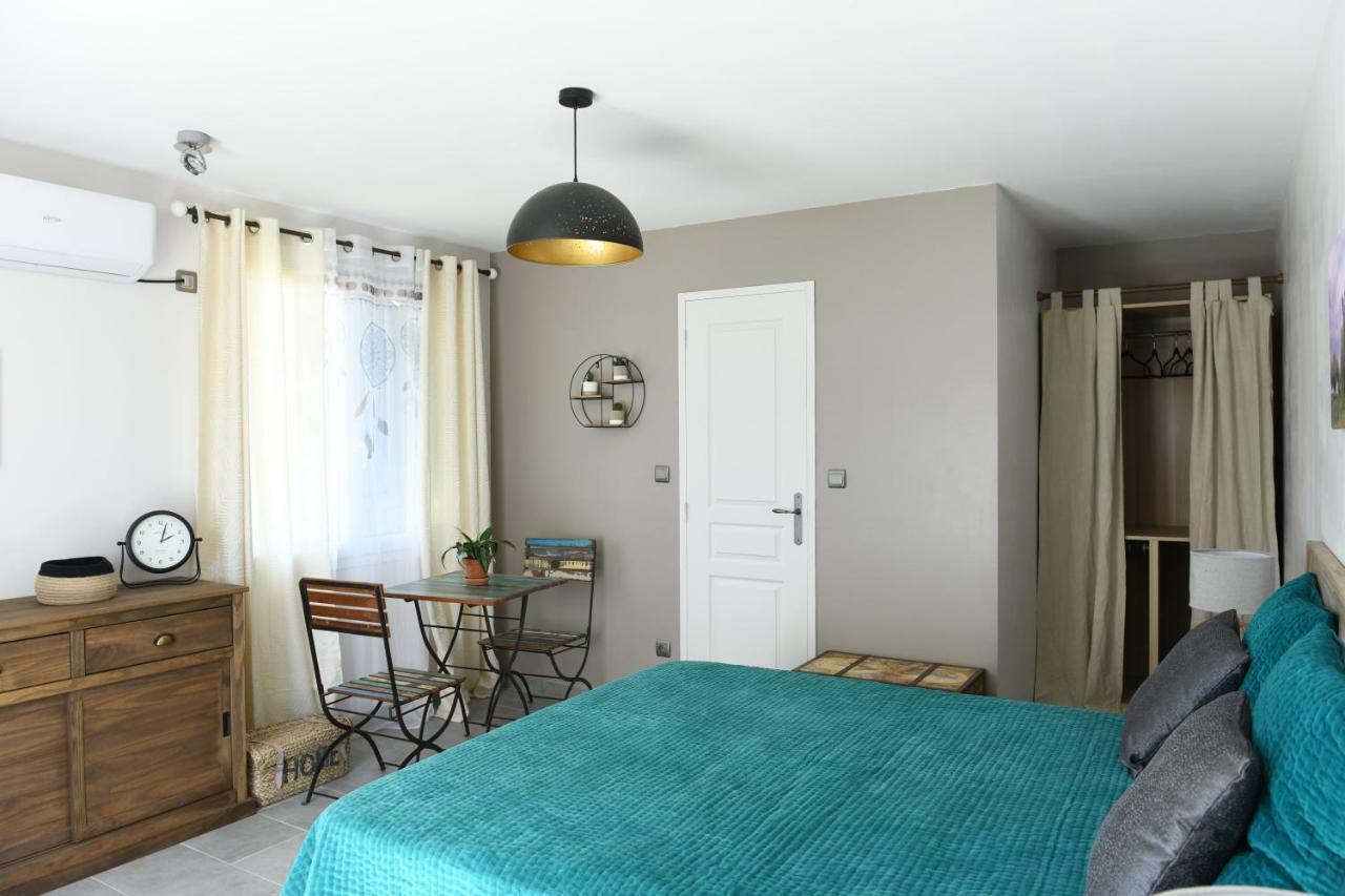Chambre D'Hotes Du Charme Provencal Senas Bagian luar foto